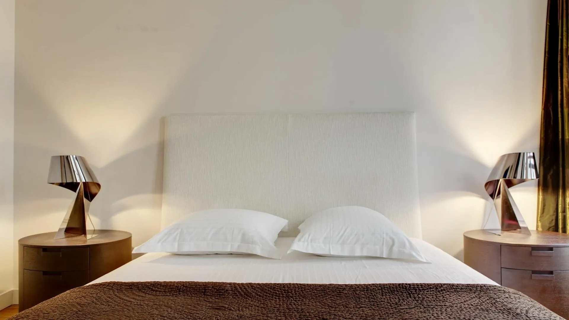 Europea - Montaigne Apartment Paris