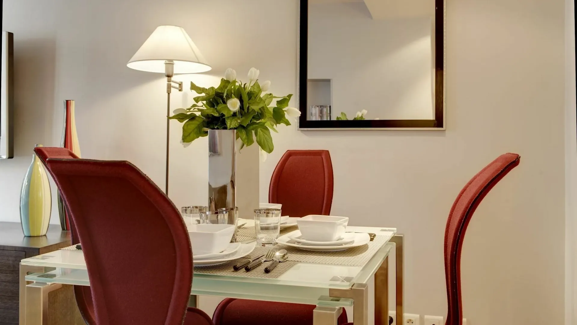 Apartment Europea - Montaigne Paris