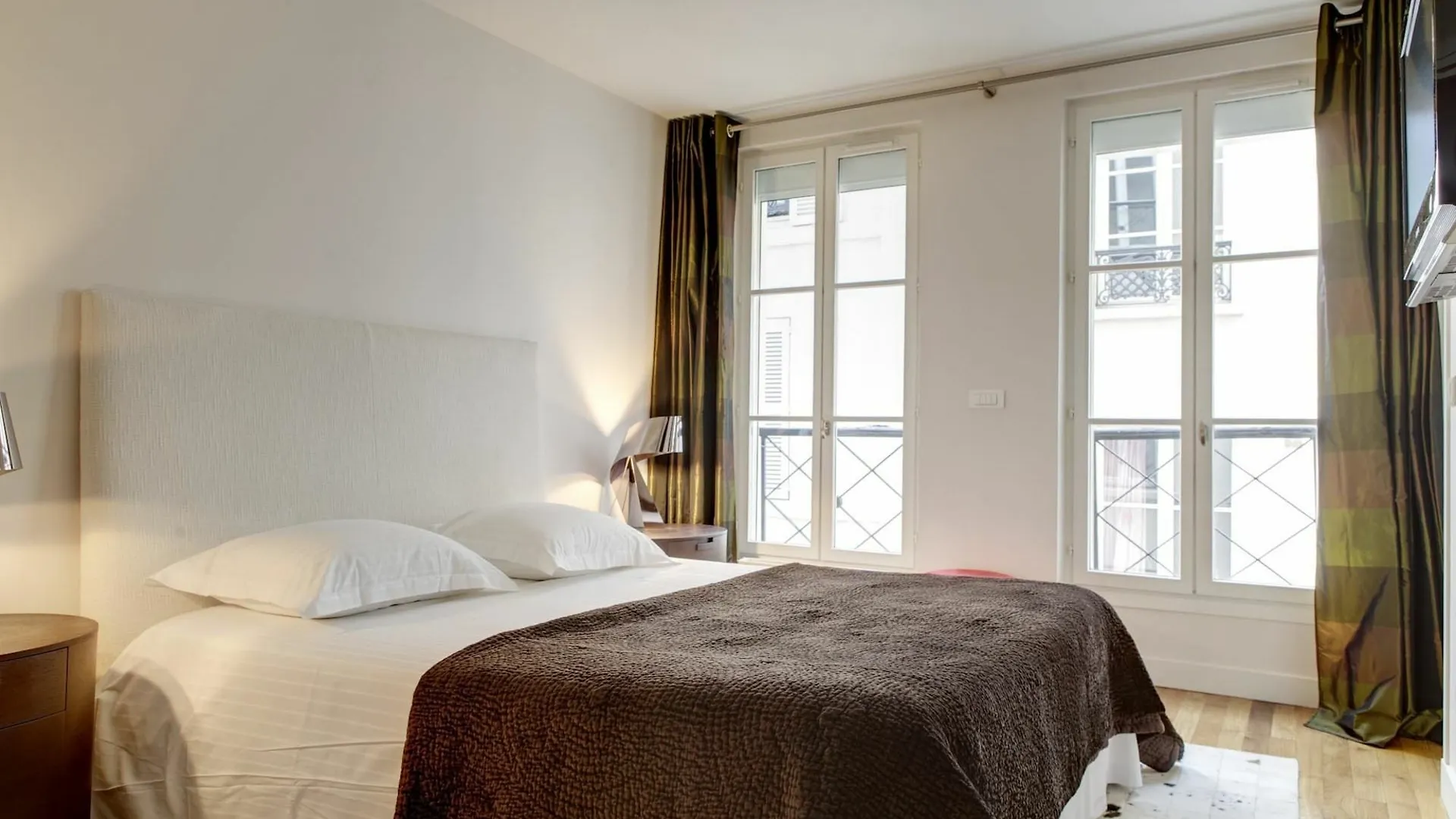 Europea - Montaigne * Paris